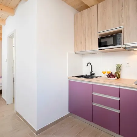 Velada Center 아파트 흐바르