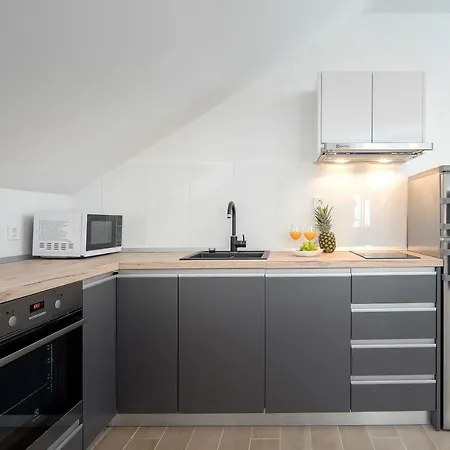 Velada Center 아파트 흐바르