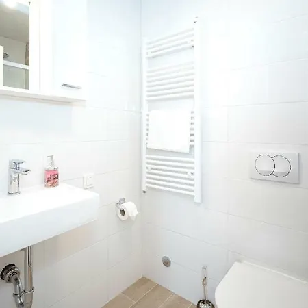 Velada Center アパート フヴァル