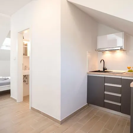 Velada Center アパート フヴァル