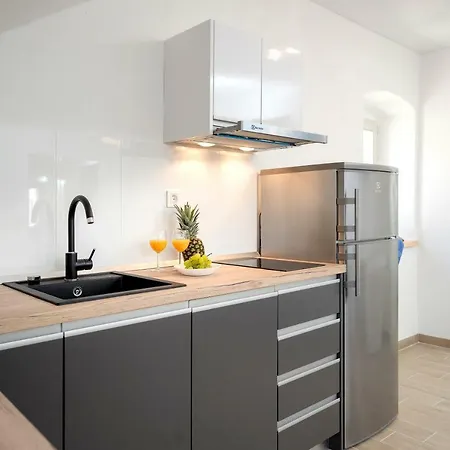 Velada Center アパート フヴァル